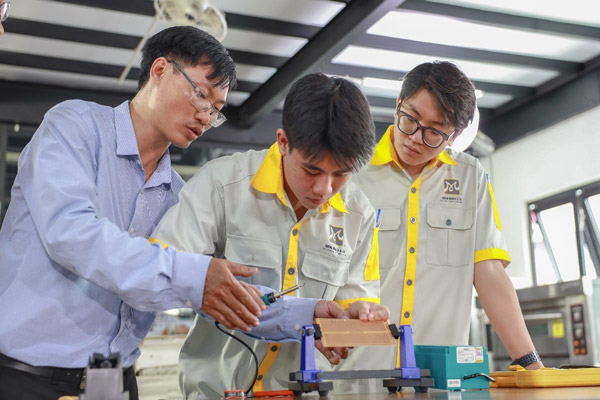Nghỉ học sớm nên học nghề gì cho Nam