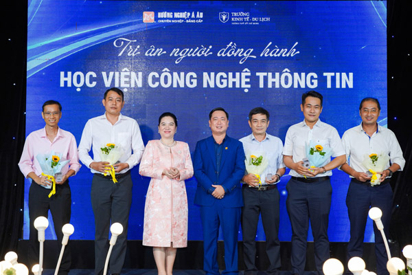 Hành Trình Đồng Hành Cùng Học Viên